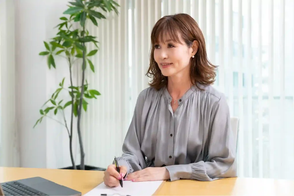 MILAE探偵社でカウンセリングをする新井