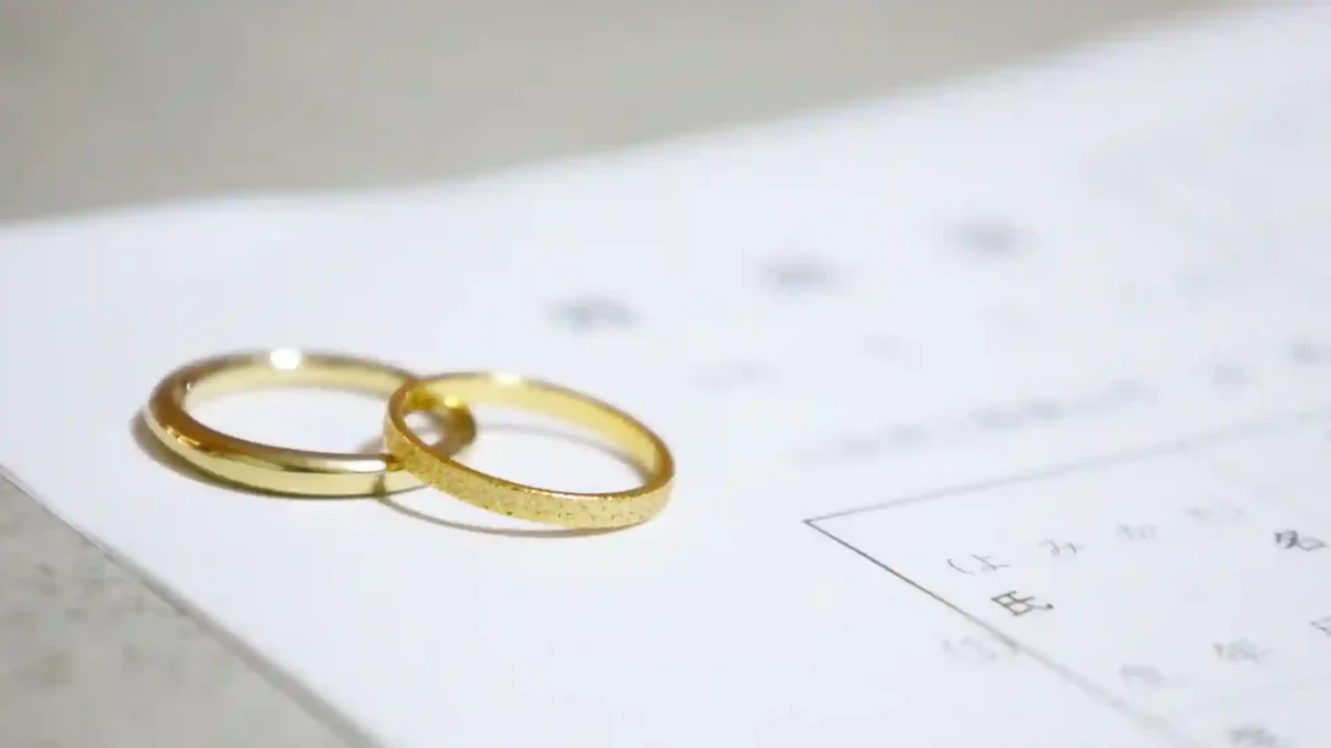 結婚届と指輪